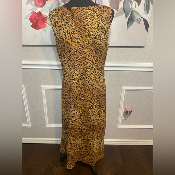 Leopard Print Sleeveless Dress - Picture 11 of 12